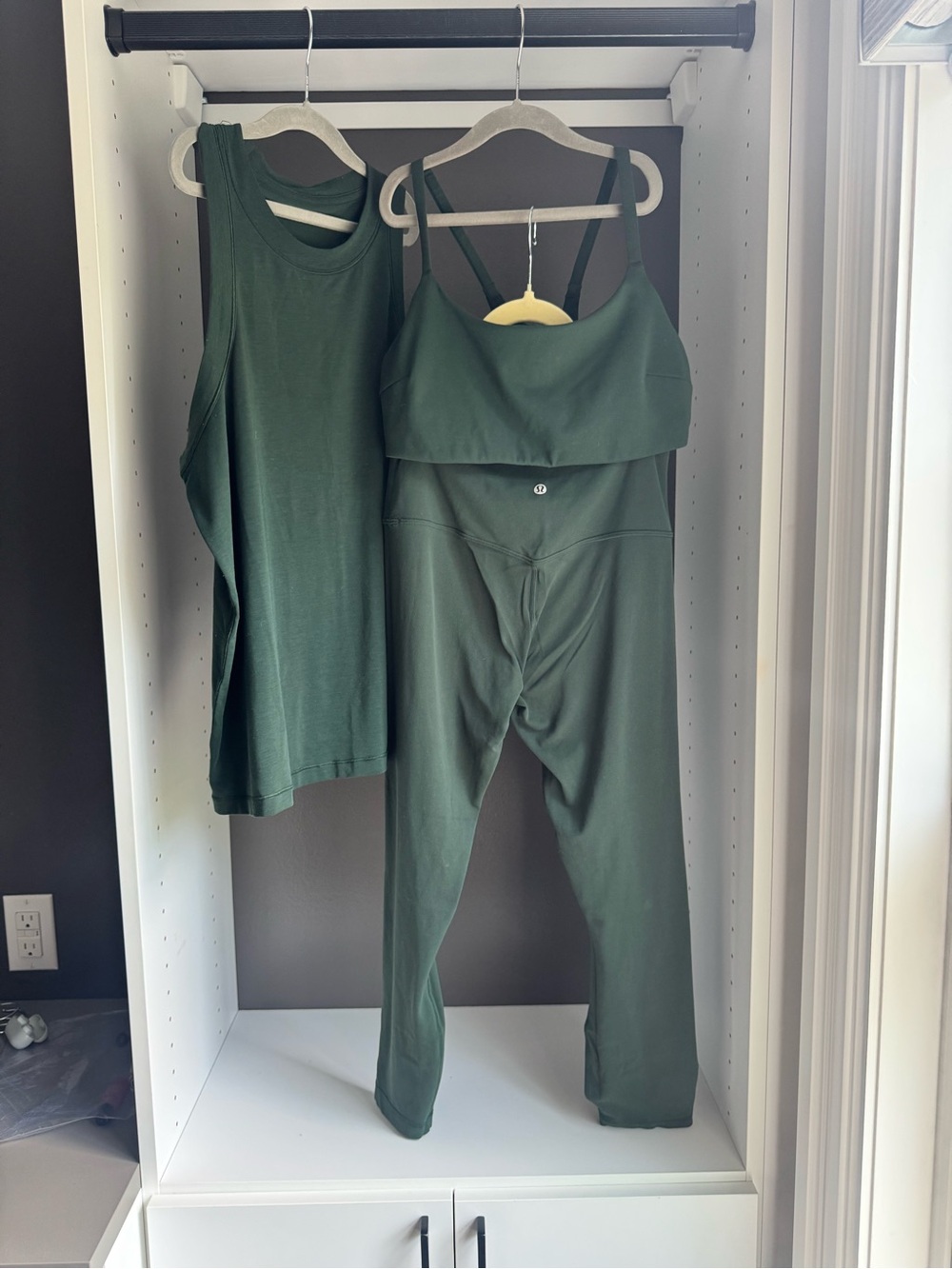 Lululemon Bra/Tank/Legging (Cropped) Bundle in Green – Size 10